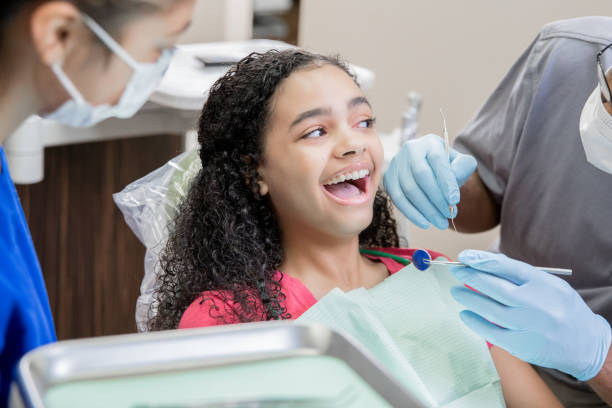 Best Dentist Open Late Near Me  in Runaway Bay, TX